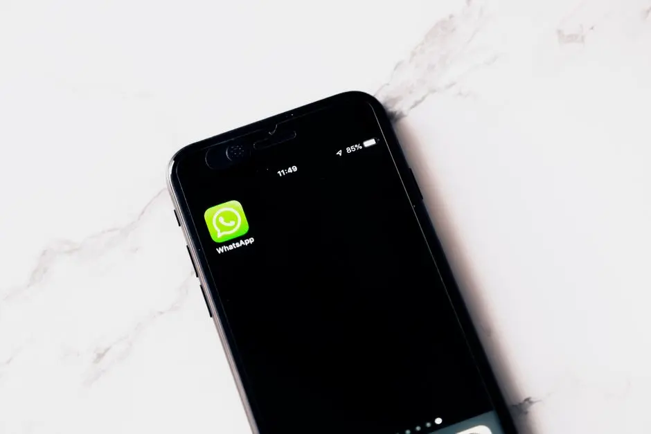 Layar ponsel menunjukkan aplikasi Discord dengan obrolan suara grup Mobile Legends